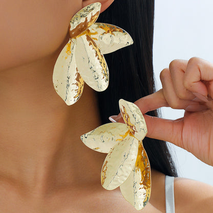 Pastoral Style Earrings Featuring Irregular Flower Petal Design In Elegant Gold Tone For A Charming Look