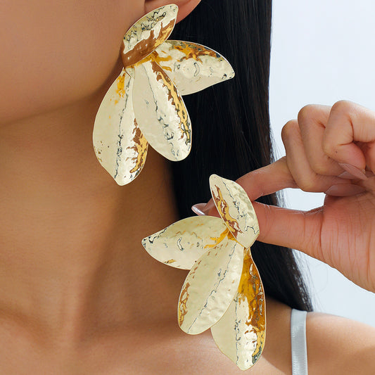 Pastoral Style Earrings Featuring Irregular Flower Petal Design In Elegant Gold Tone For A Charming Look