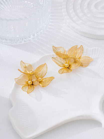 Pastoral Flower Earrings In Gold Featuring Metal Petal Design For Elegant Style