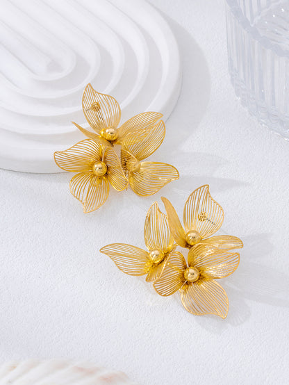 Pastoral Flower Earrings In Gold Featuring Metal Petal Design For Elegant Style