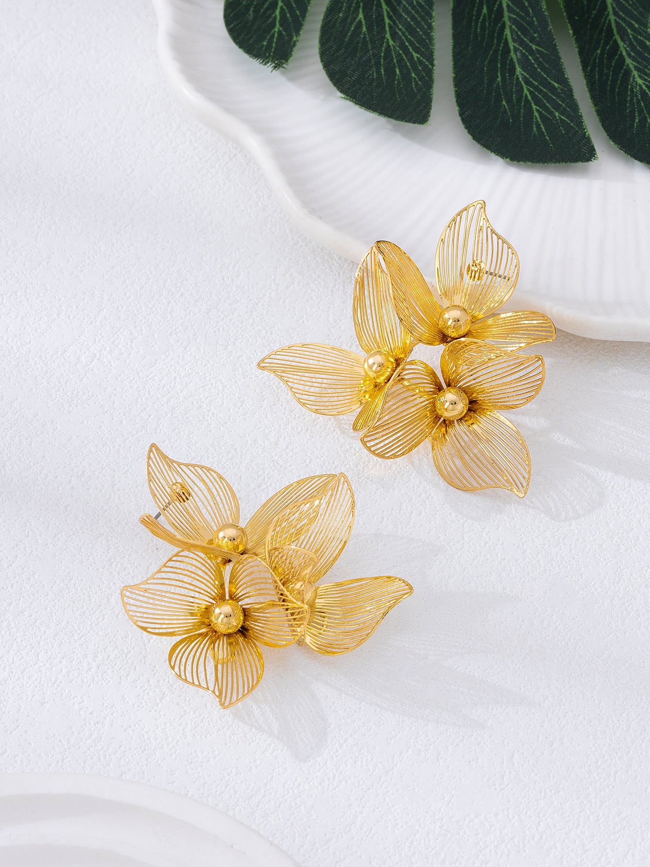 Pastoral Flower Earrings In Gold Featuring Metal Petal Design For Elegant Style