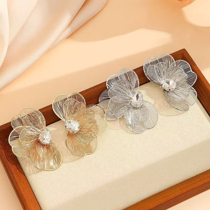 Pastoral Style Earrings Featuring Butterfly Pattern With Carving Craft In Gold