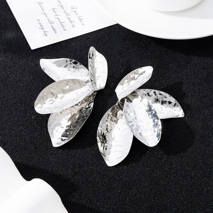 Pastoral Style Earrings Featuring Irregular Flower Petal Design In Elegant Gold Tone For A Charming Look