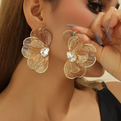 Pastoral Style Earrings Featuring Butterfly Pattern With Carving Craft In Gold