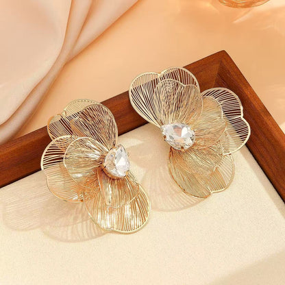 Pastoral Style Earrings Featuring Butterfly Pattern With Carving Craft In Gold