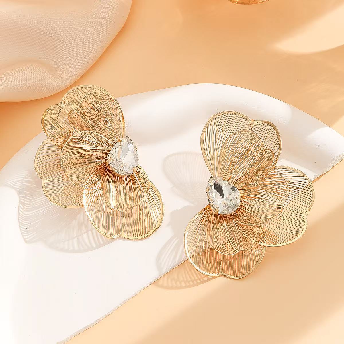 Pastoral Style Earrings Featuring Butterfly Pattern With Carving Craft In Gold