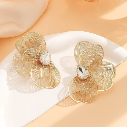 Pastoral Style Earrings Featuring Butterfly Pattern With Carving Craft In Gold