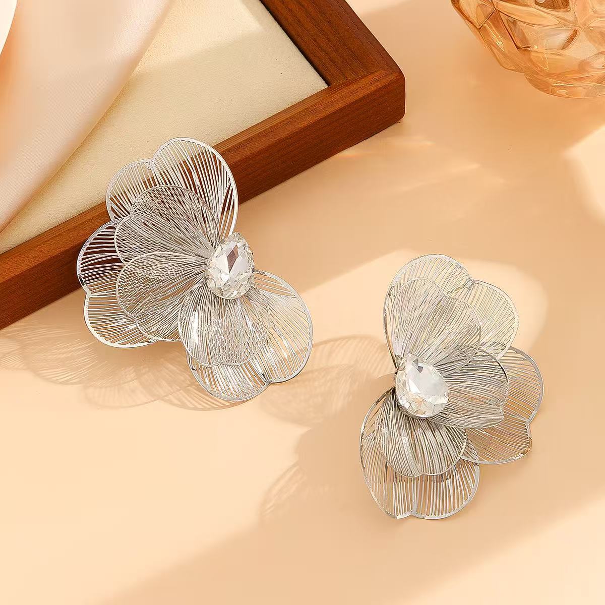 Pastoral Style Earrings Featuring Butterfly Pattern With Carving Craft In Gold