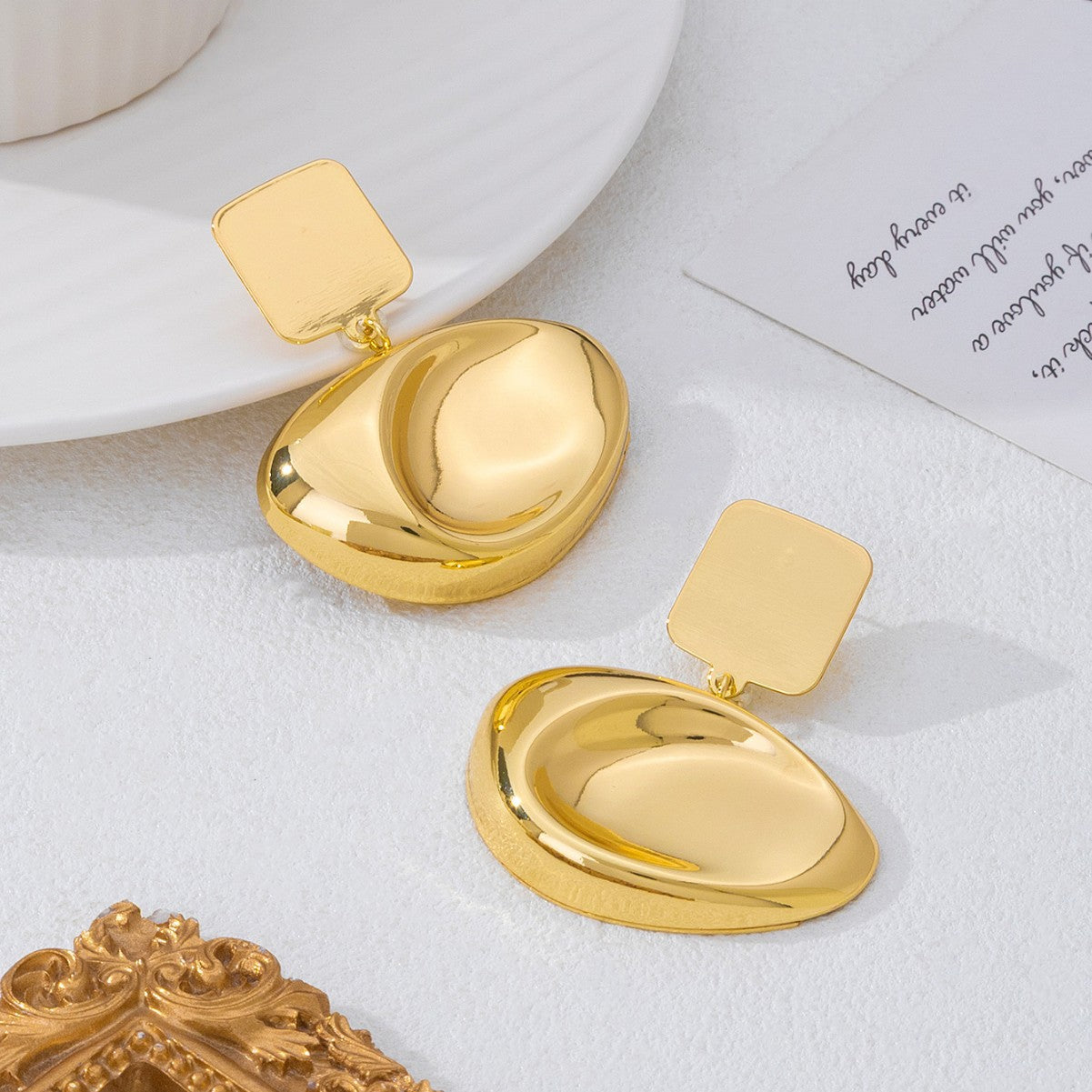 Round Pattern Gold Earrings For Elegant Style