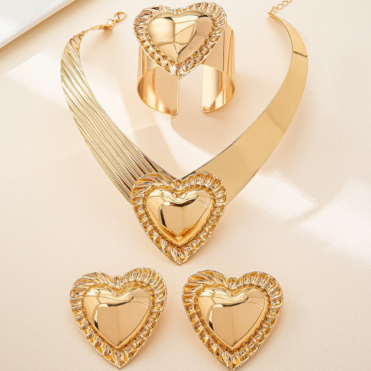 Golden Jewelry Set Featuring Heart Shape Pattern Made Of Metal