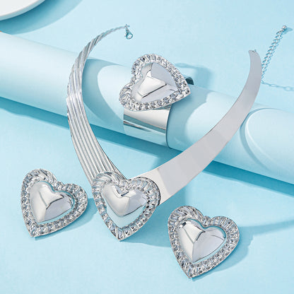 Golden Jewelry Set Featuring Heart Shape Pattern Made Of Metal