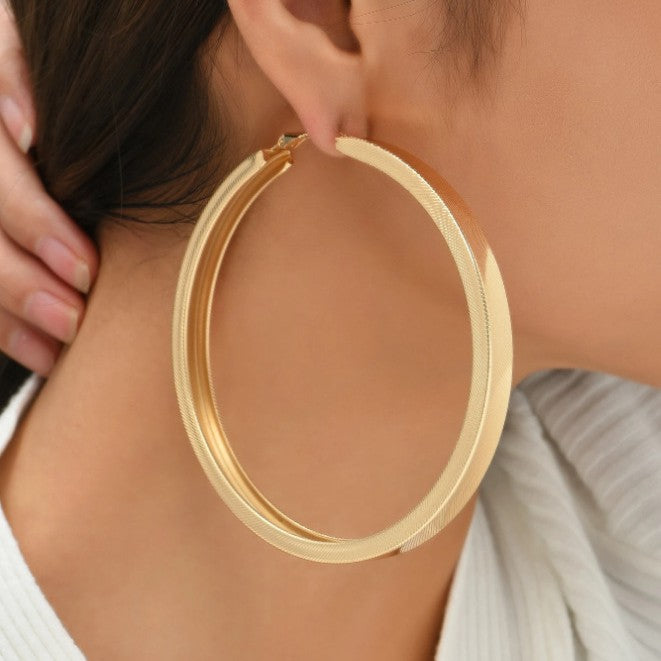Geometric Circle Round Earrings In Gold Featuring Elegant Design For Stylish Wear