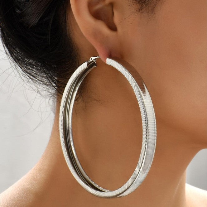 Geometric Circle Round Earrings In Gold Featuring Elegant Design For Stylish Wear
