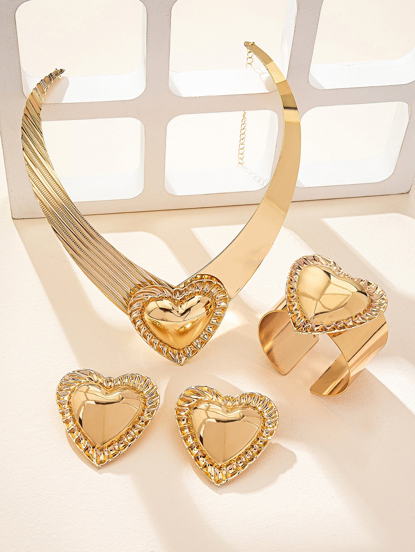Golden Jewelry Set Featuring Heart Shape Pattern Made Of Metal