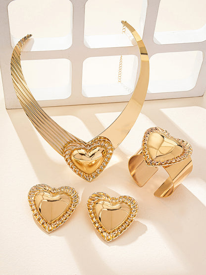 Golden Jewelry Set Featuring Heart Shape Pattern Made Of Metal