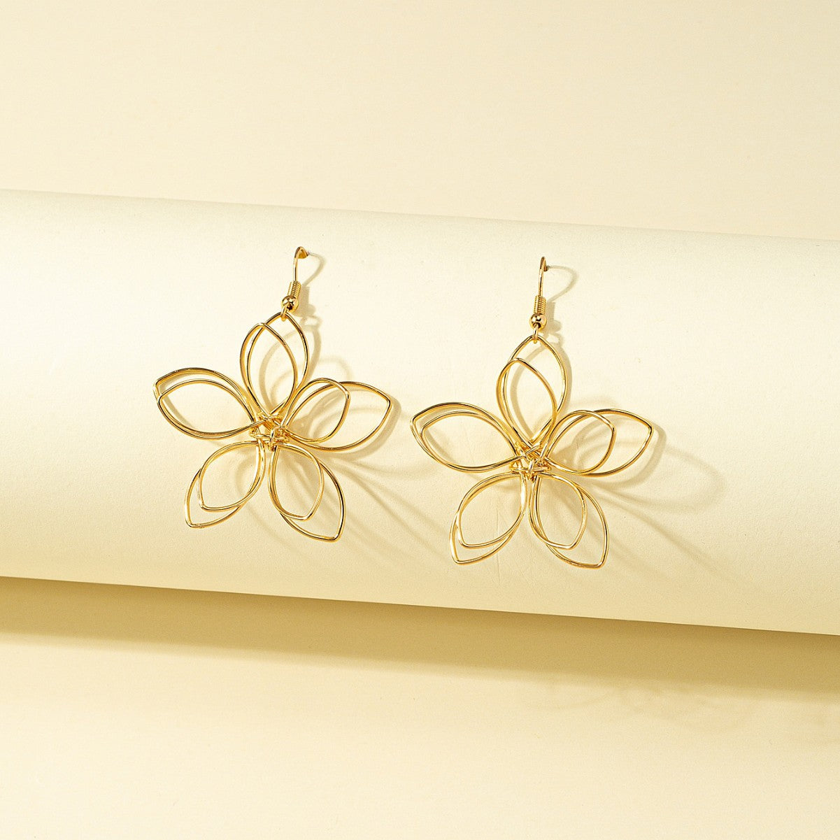 Pastoral Retro Flower Earrings In Gold, Perfect For A Stylish And Elegant Look