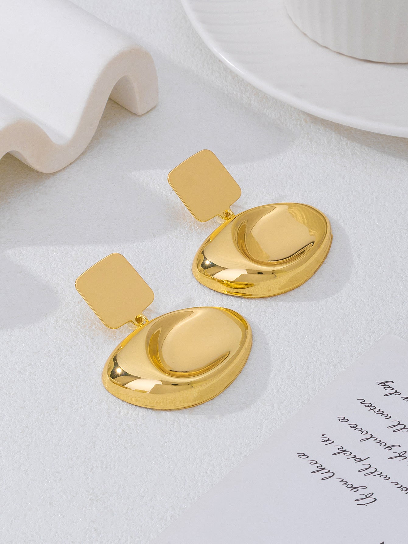 Round Pattern Gold Earrings For Elegant Style