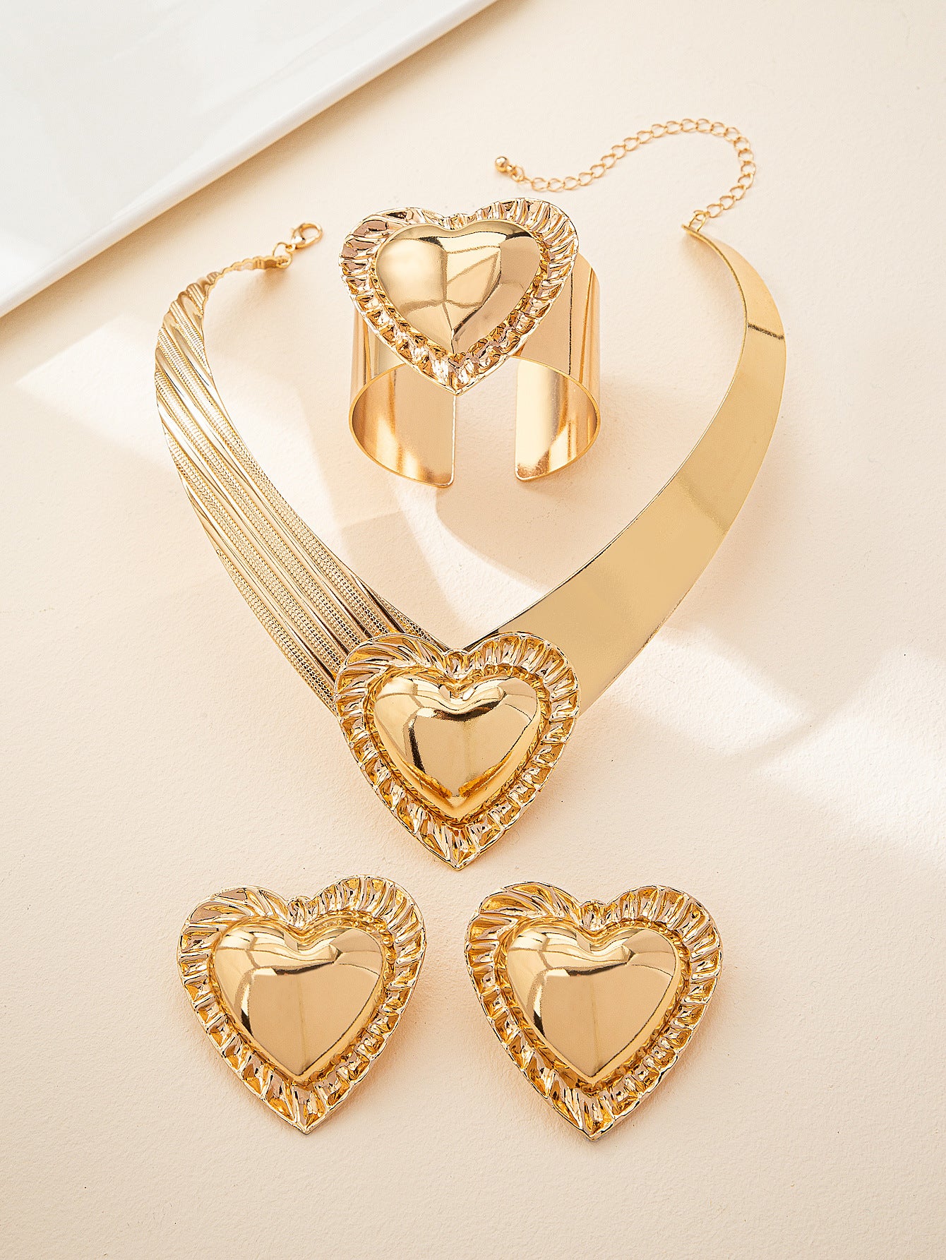 Golden Jewelry Set Featuring Heart Shape Pattern Made Of Metal
