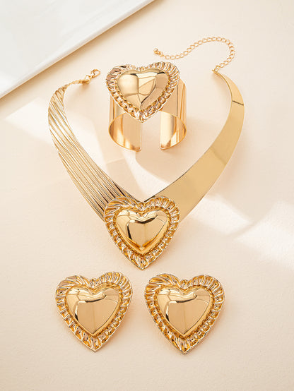 Golden Jewelry Set Featuring Heart Shape Pattern Made Of Metal