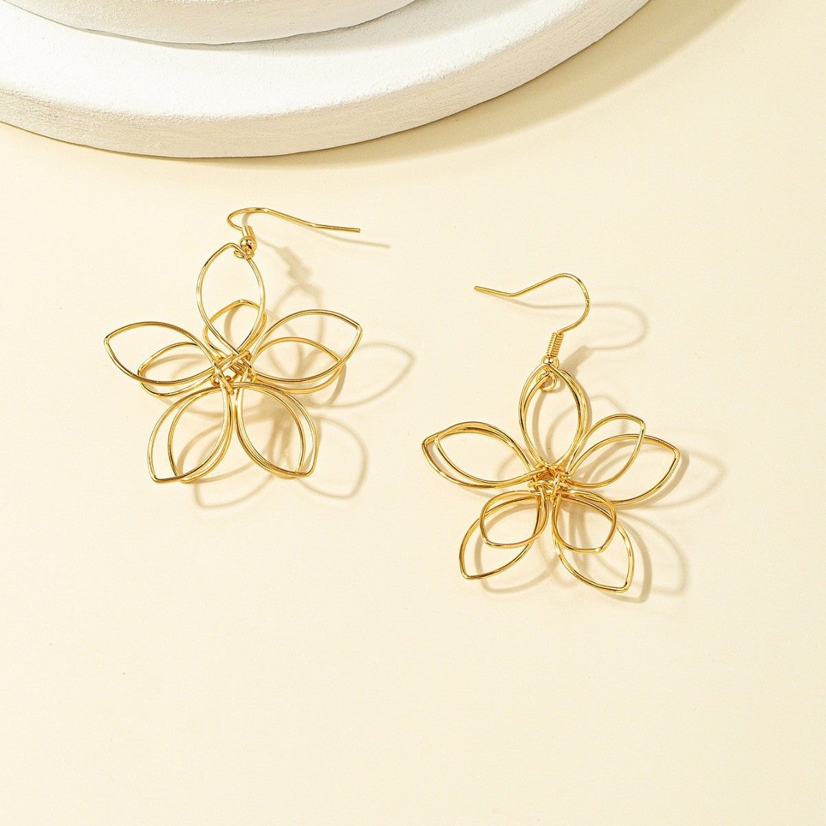 Pastoral Retro Flower Earrings In Gold, Perfect For A Stylish And Elegant Look