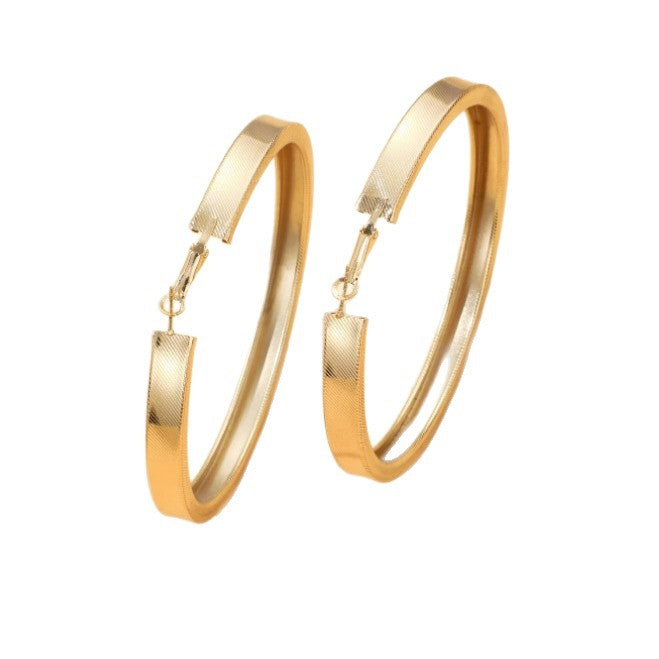 Geometric Circle Round Earrings In Gold Featuring Elegant Design For Stylish Wear