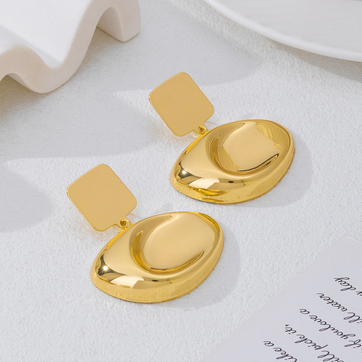 Round Pattern Gold Earrings For Elegant Style