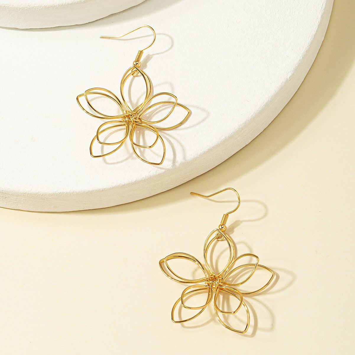 Pastoral Retro Flower Earrings In Gold, Perfect For A Stylish And Elegant Look