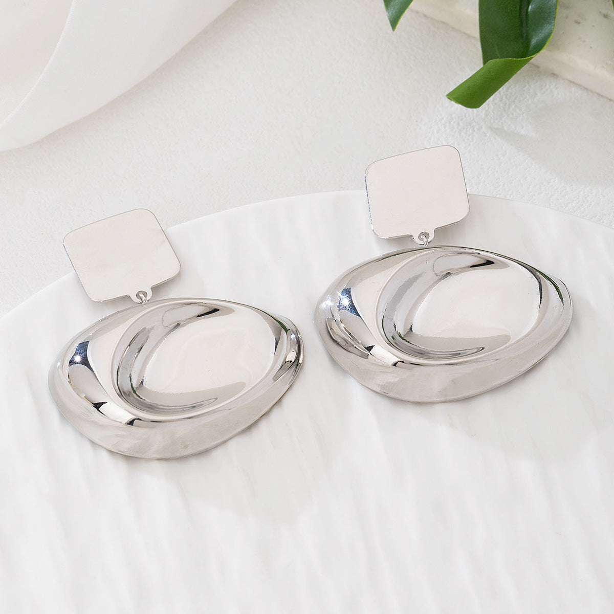 Round Pattern Gold Earrings For Elegant Style