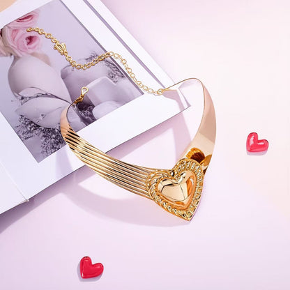 Golden Jewelry Set Featuring Heart Shape Pattern Made Of Metal