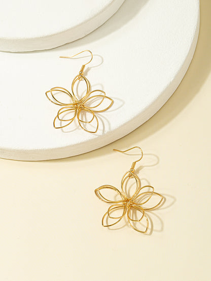 Pastoral Retro Flower Earrings In Gold, Perfect For A Stylish And Elegant Look