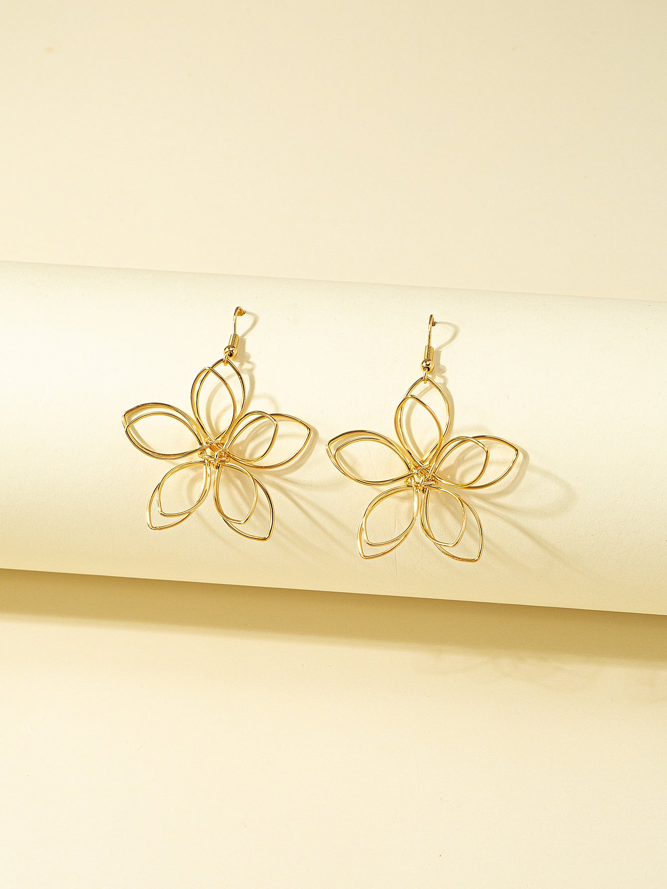 Pastoral Retro Flower Earrings In Gold, Perfect For A Stylish And Elegant Look