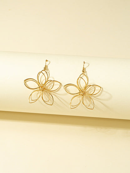 Pastoral Retro Flower Earrings In Gold, Perfect For A Stylish And Elegant Look
