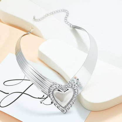 Golden Jewelry Set Featuring Heart Shape Pattern Made Of Metal