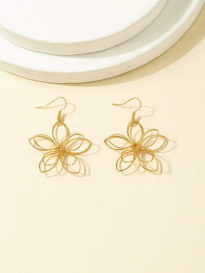 Pastoral Retro Flower Earrings In Gold, Perfect For A Stylish And Elegant Look