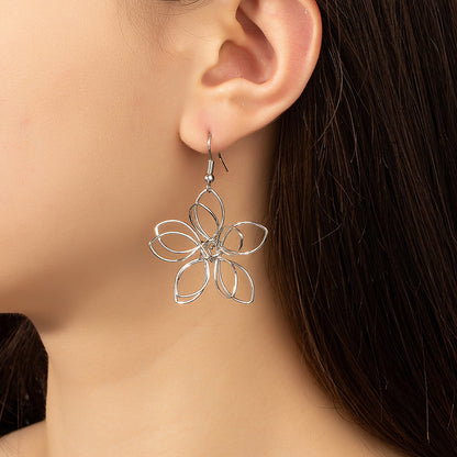 Pastoral Retro Flower Earrings In Gold, Perfect For A Stylish And Elegant Look
