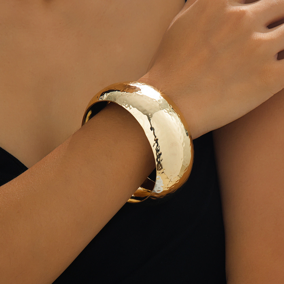 Gold Bangle Featuring Hammered Craftsmanship, Perfect For Elegant Jewelry Accessories