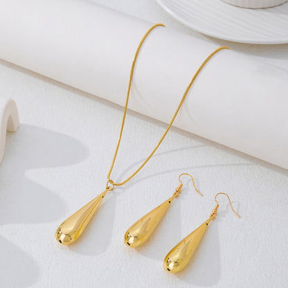 Golden Jewelry Set Featuring Elegant Water Droplets Pattern