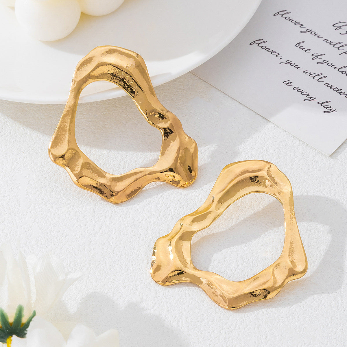 Exaggerated Geometric Stud Earrings For Women In Golden Tone