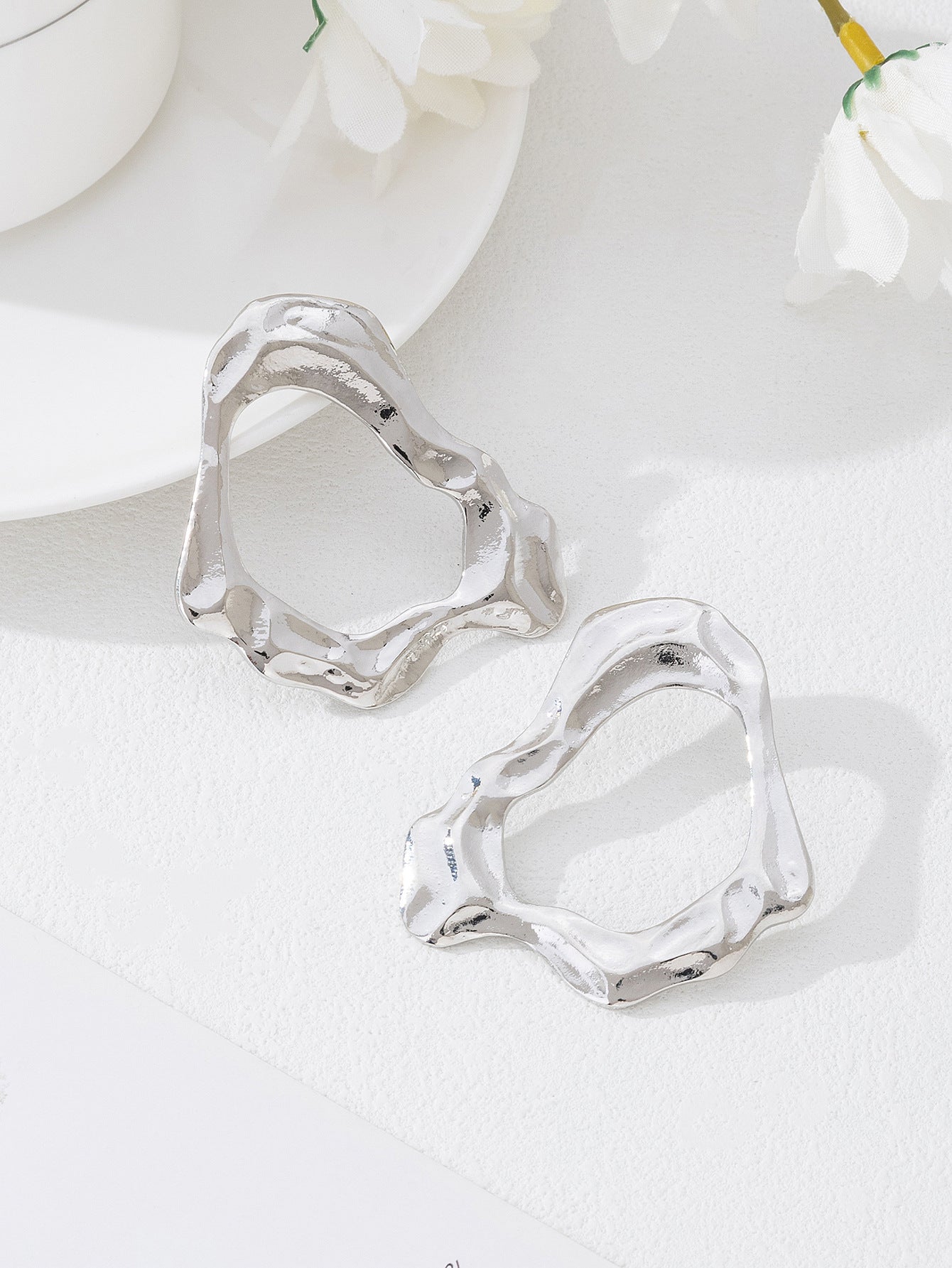Exaggerated Geometric Stud Earrings For Women In Golden Tone