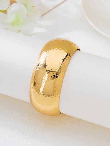 Gold Bangle Featuring Hammered Craftsmanship, Perfect For Elegant Jewelry Accessories