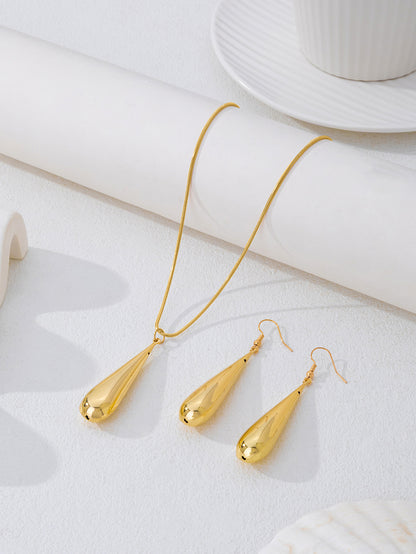 Golden Jewelry Set Featuring Elegant Water Droplets Pattern