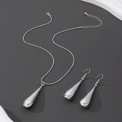 Golden Jewelry Set Featuring Elegant Water Droplets Pattern