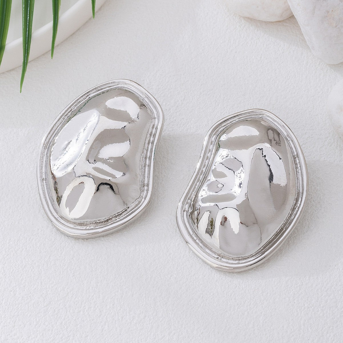 Retro Irregular Stud Earrings For Women In Golden Color Featuring Exaggerated Design