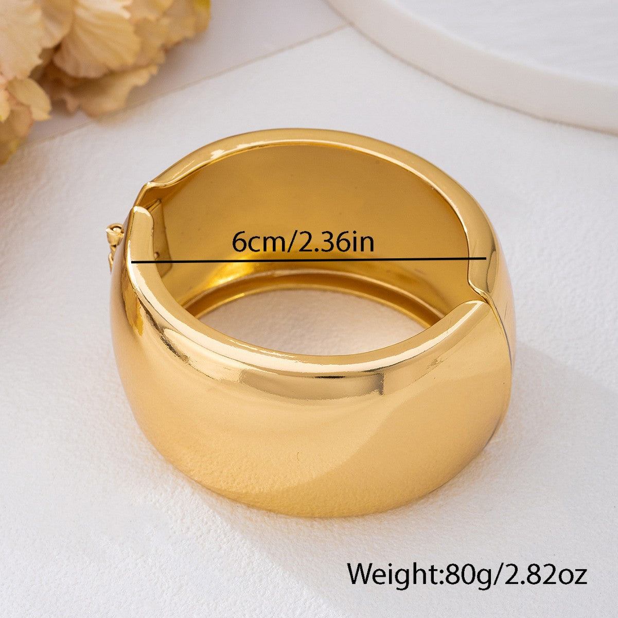 Round Pattern Alloy Bangle In Gold For Elegant Jewelry Accessory
