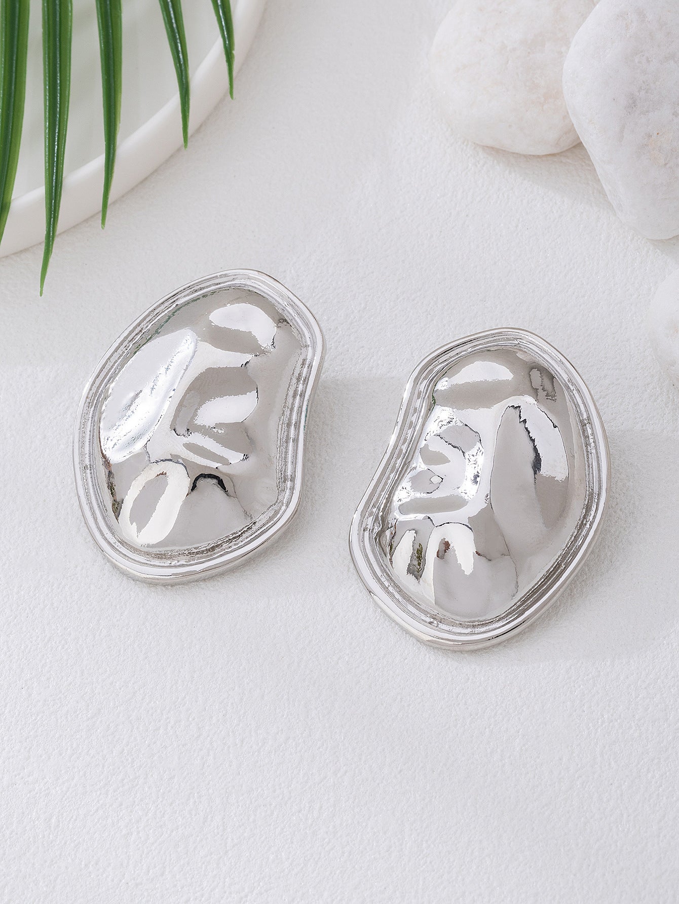 Retro Irregular Stud Earrings For Women In Golden Color Featuring Exaggerated Design