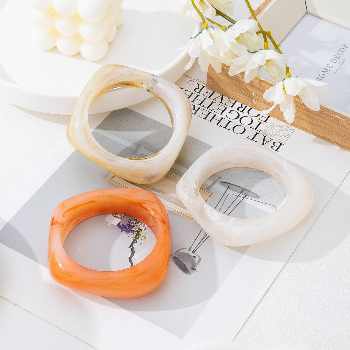 Ombre Bangle For Retro Style Available In Transparent And Yellow Colors