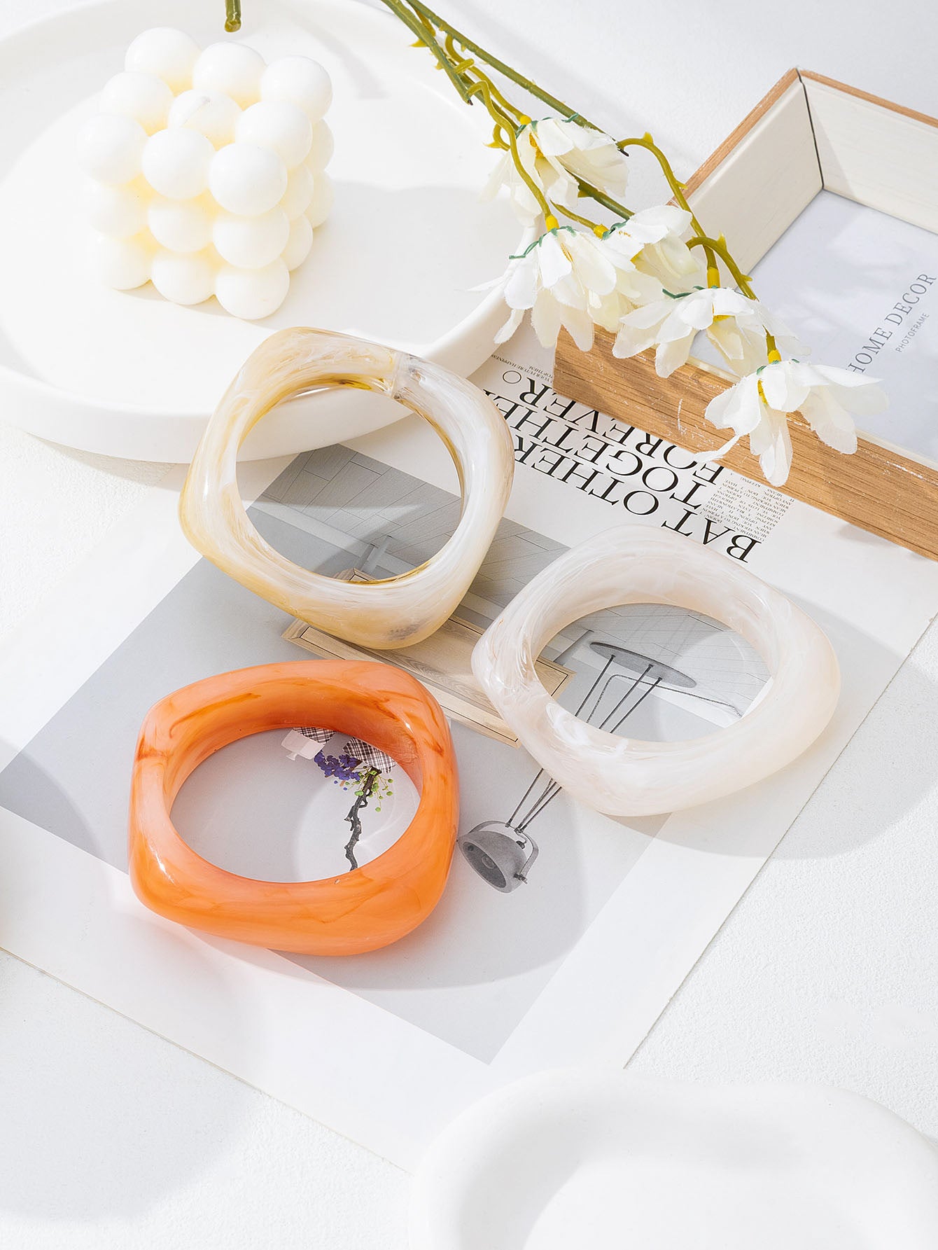 Ombre Bangle For Retro Style Available In Transparent And Yellow Colors