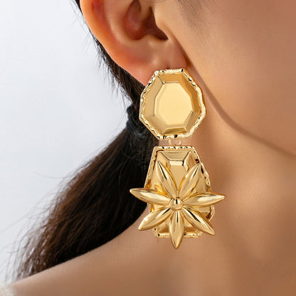Retro Elegant Geometric Stud Earrings In Gold For A Stylish And Unique Look