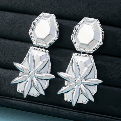 Retro Elegant Geometric Stud Earrings In Gold For A Stylish And Unique Look