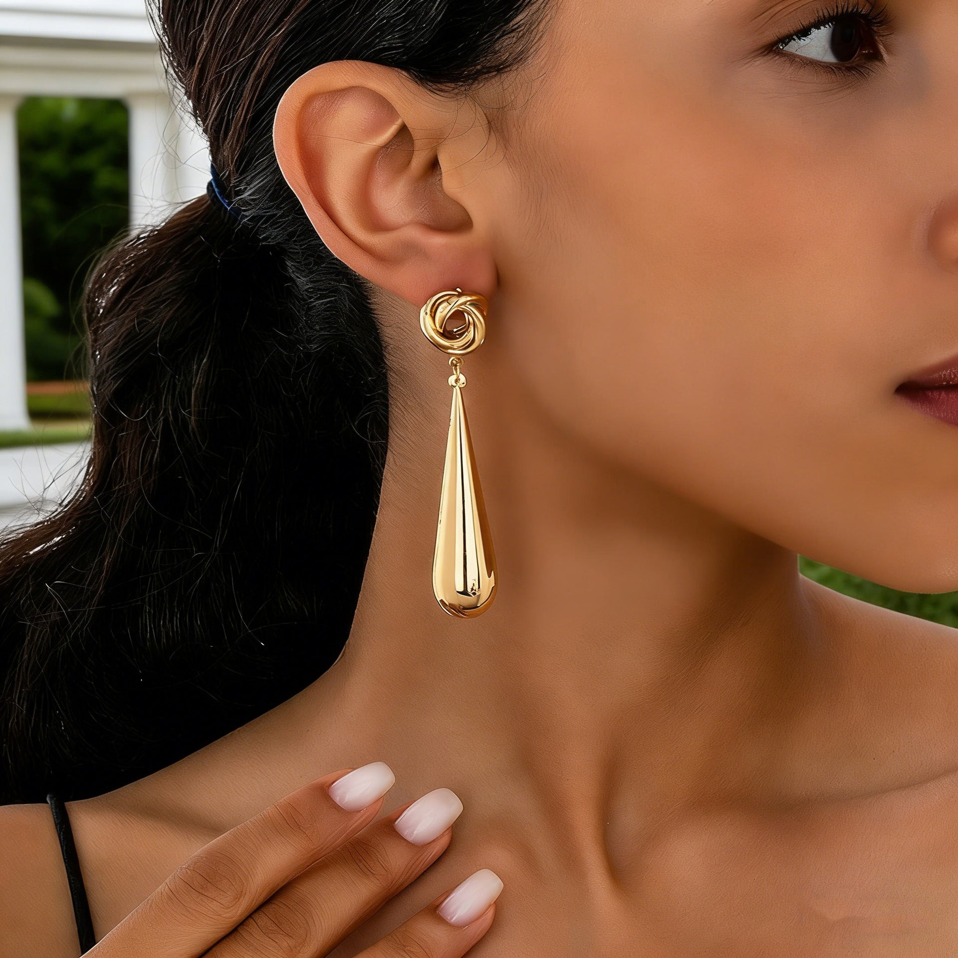 Exaggerated Water Droplets Drop Earrings In Golden For A Bold Statement